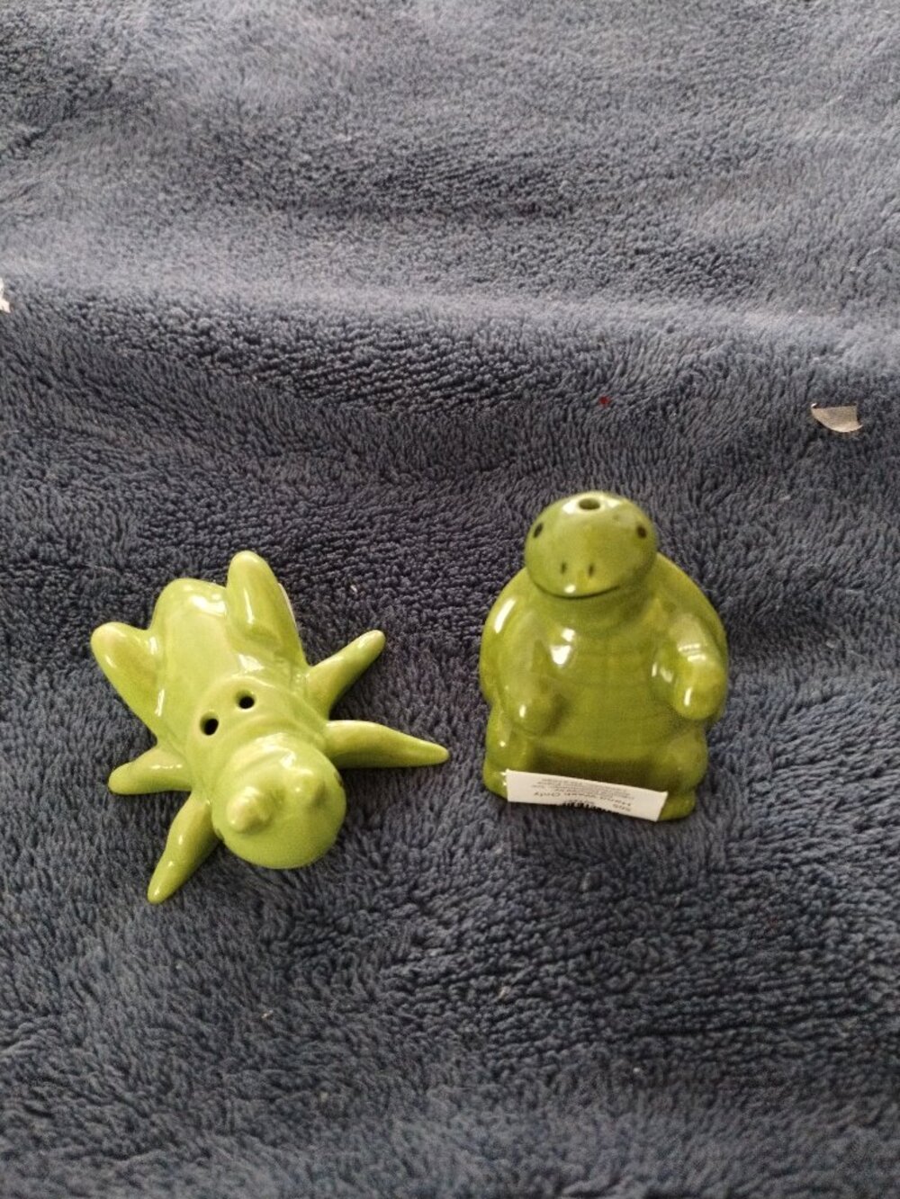 Green grasshopper & green tortoise( turtle), salt & pepper shakers